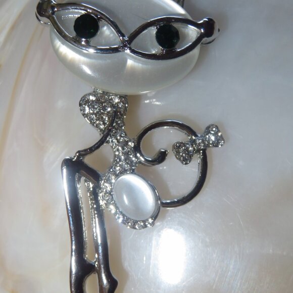 Cute CAT Brooch Faux Opal with Green & Silver Rhinestones (F62) - Picture 3 of 5